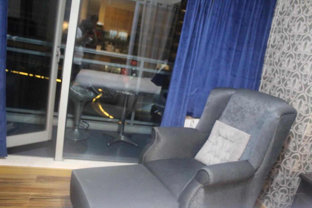 Azure Urban Resort A4 Near Airport Mall With Wavepool Paranaque City Buitenkant foto