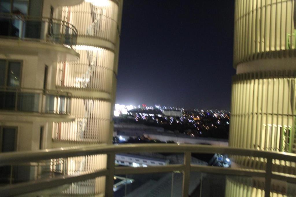 Azure Urban Resort A4 Near Airport Mall With Wavepool Paranaque City Buitenkant foto